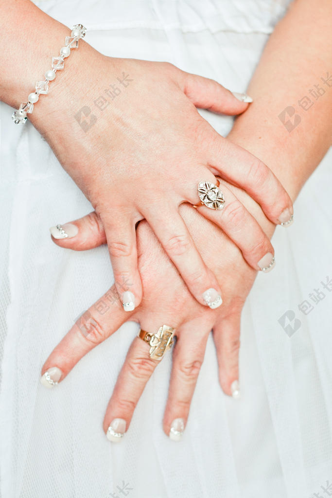 白色婚纱摄影珠宝钻戒广告背景图片
