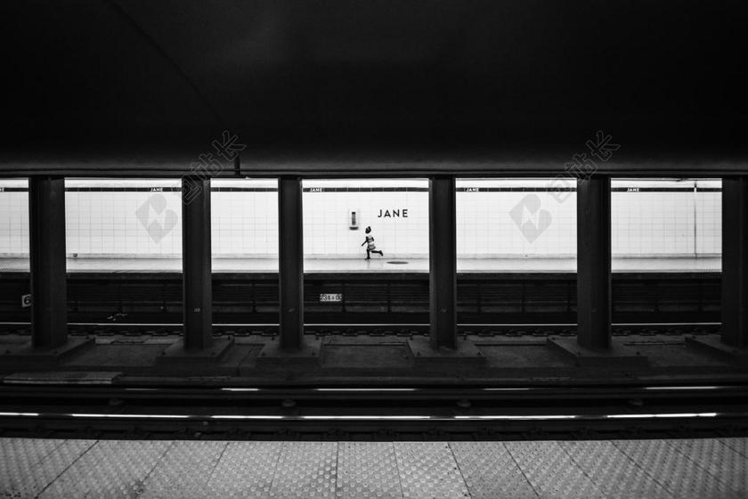 简约地下隧道黑白照片背景图片