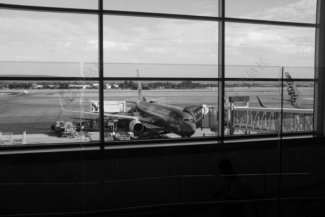 黑白户外现代城市建筑飞机机场背景图片