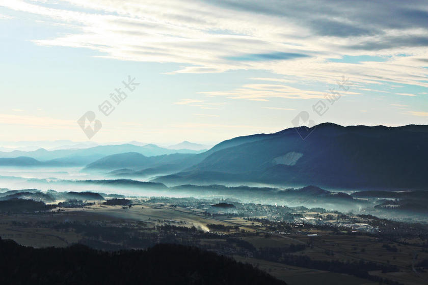 旅游简约户外阴暗的山景背景图片