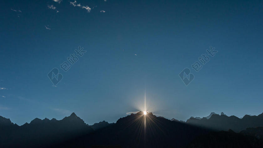 云 - 黎明 - 黄昏 - 雾 - 景观 - 日落 - 光 - 风景 - 山 - 天空