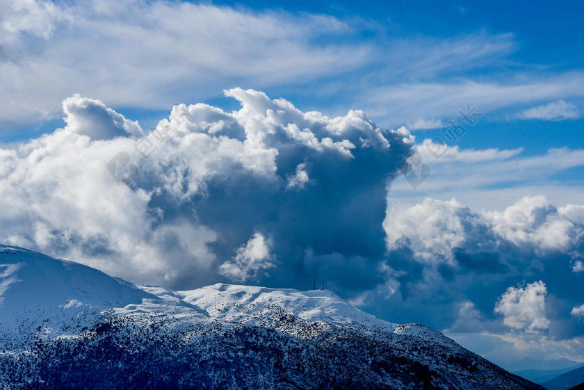 旅游清新雪山雪崩背景图片