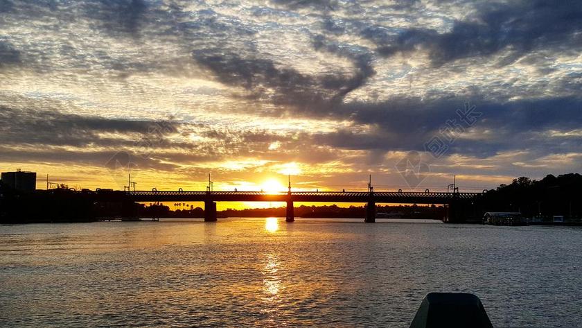 户外现代城市建筑桥梁设计交通海景背景图片