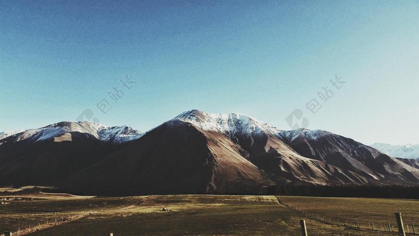 清新黎明的山谷背景图片