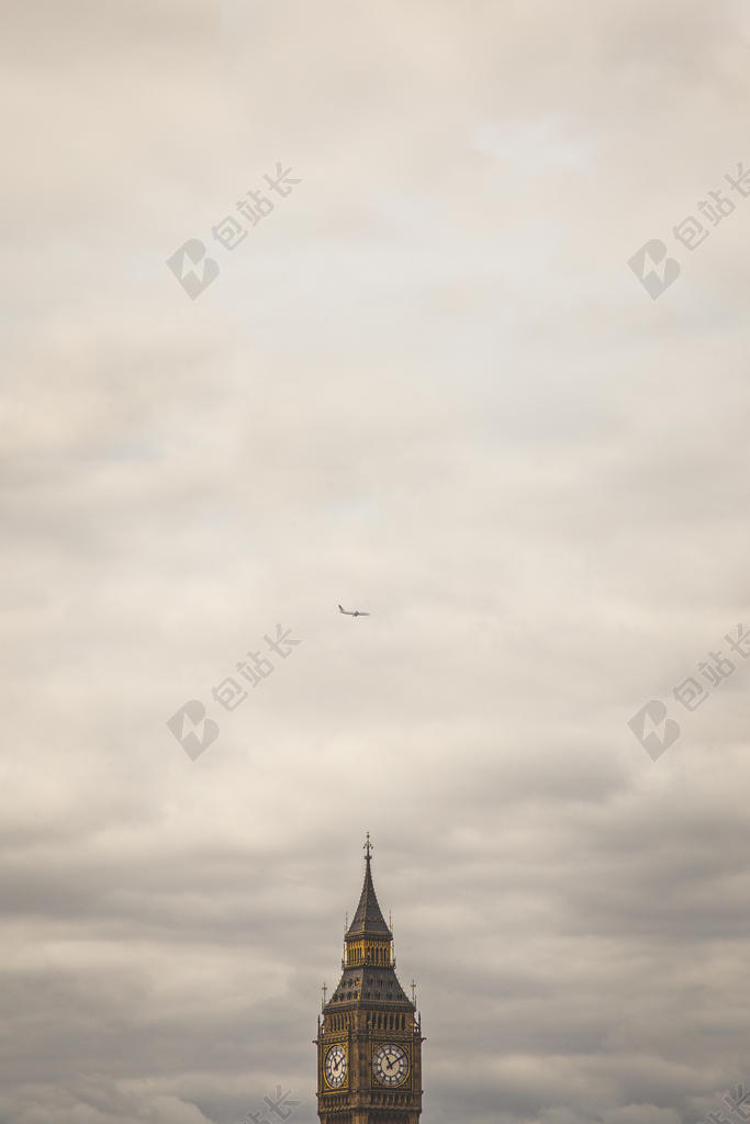 白色地标建筑时装造型创意背景图片