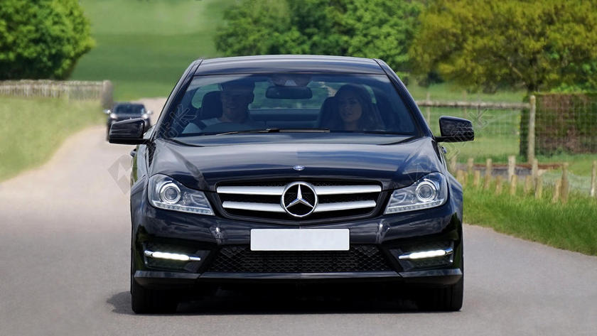 户外黑色汽车广告汽车设计背景图片