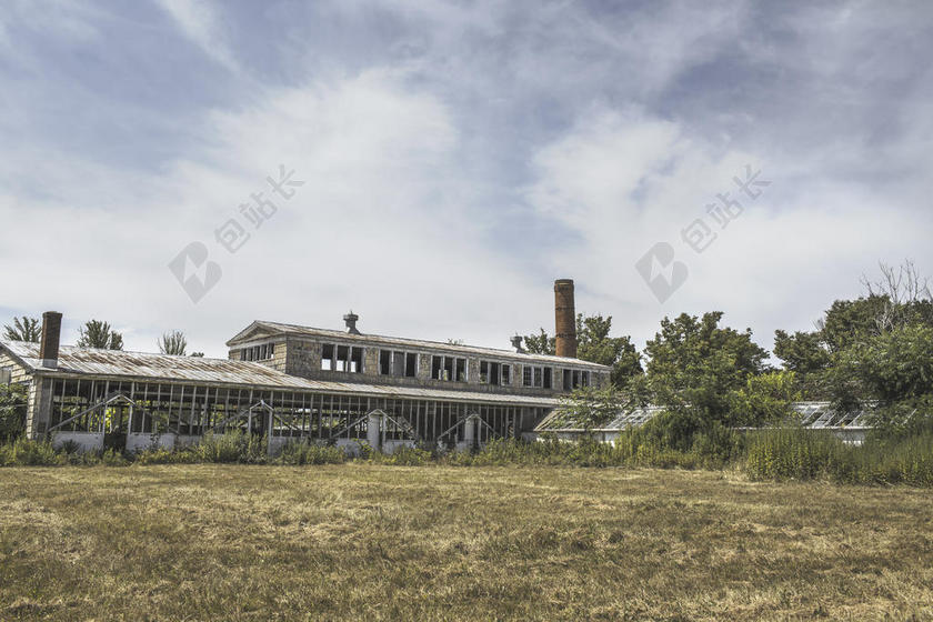 荒废陈旧古老陈旧工厂车间背景图片