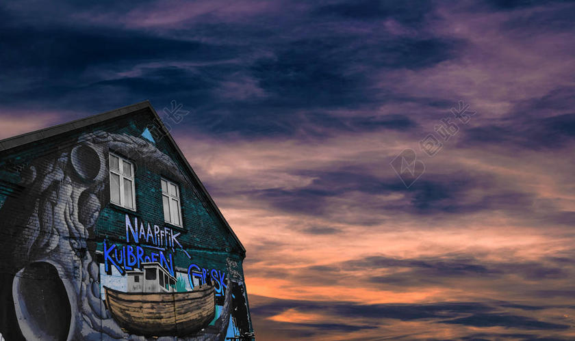 设计神秘楼房阴天设计背景图片