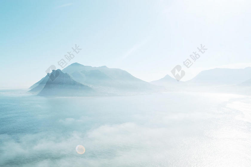 摄影自然白云覆盖的山背景图片