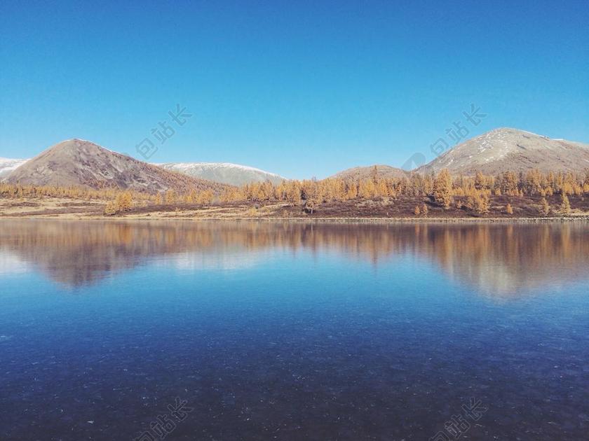 丘陵 - 湖 - 山 - 自然 - 池塘 - 大海