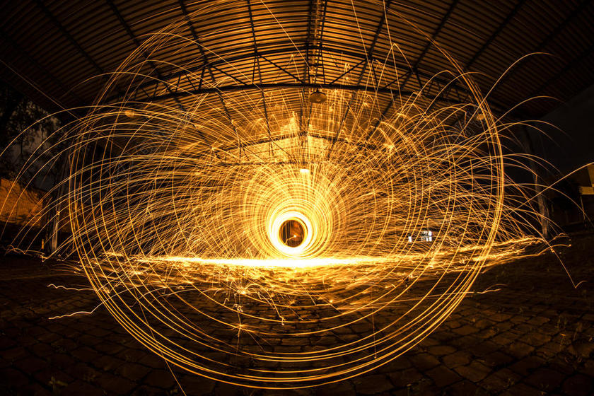 摄影唯美燃烧金属的火光背景图片