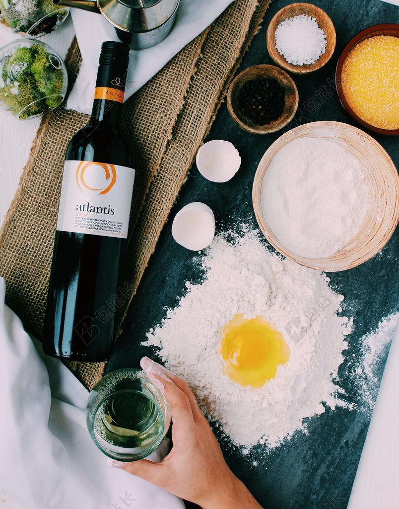 早饭西方红酒鸡蛋背景图片