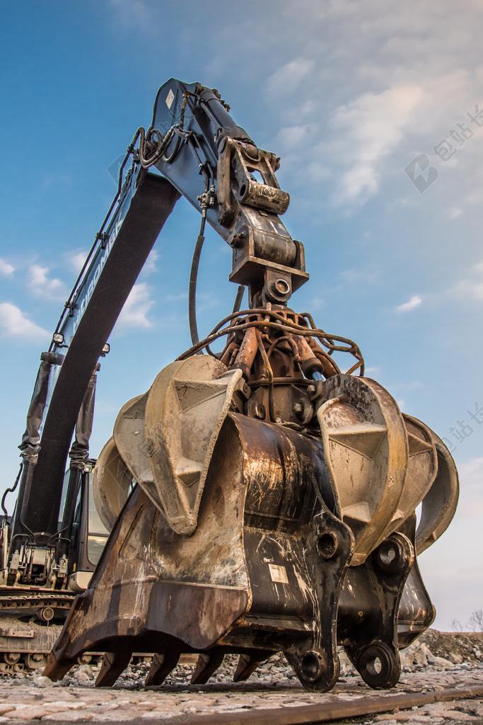 广告简约户外挖掘机背景图片