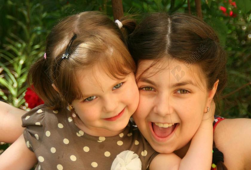 摄影自然亲你的姐妹微笑背景图片