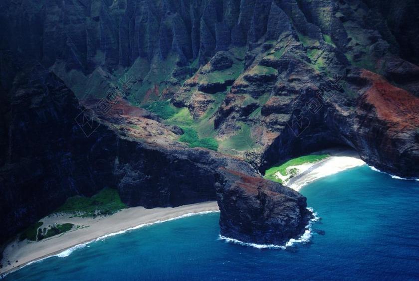 黑色自然风景突出的黑色海角背景图片