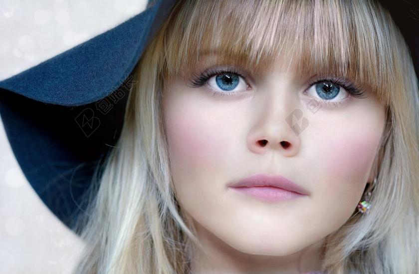 人肖像戴帽子的金发美女背景图片