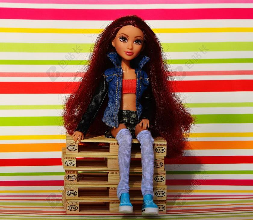 玩具可爱芭比娃娃背景图片