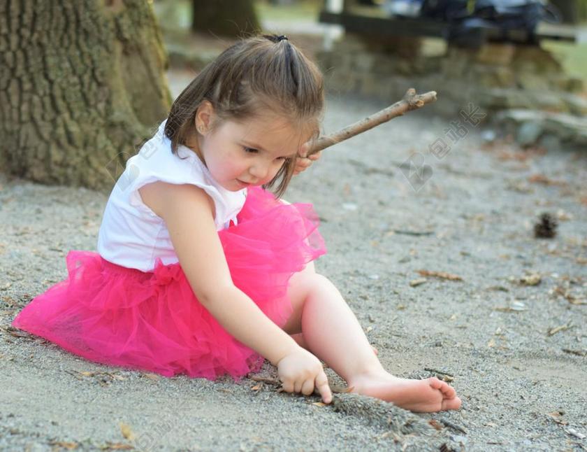 孩子 女孩 儿童 可爱 小 童年 人 肖像 女儿 户外