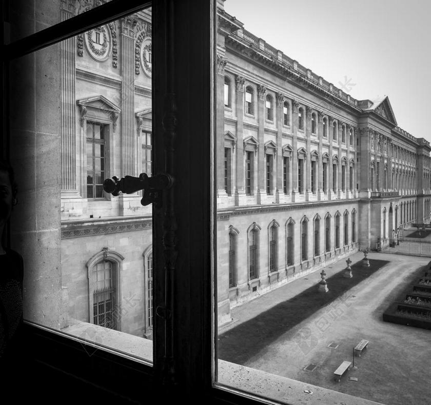 黑白景点旅行拍照角度卢浮宫博物馆古老窗外背景图片