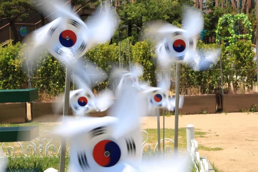 白是艺术娱乐韩国罗伯茨风车背景图片