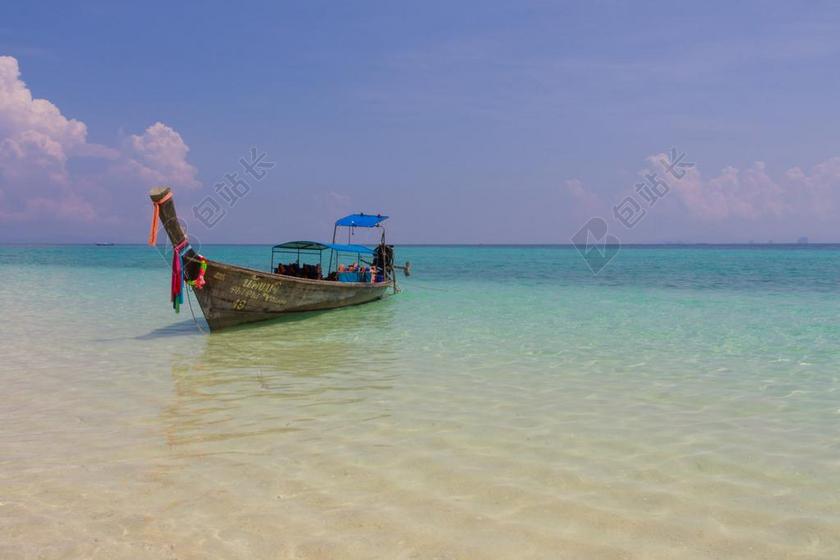 蓝色航海唯美海边渔船背景图片