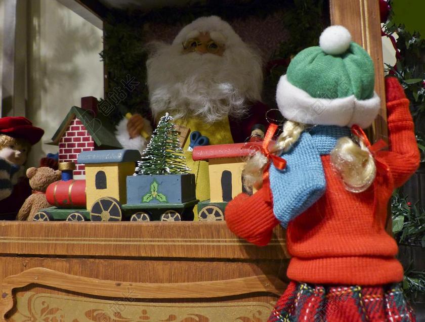 人背影玩具柜台前的女孩背景图片