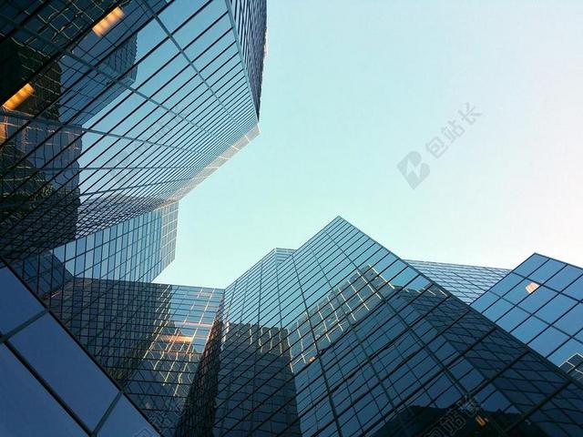 企业城市商务公司玻璃建筑高楼大厦仰视城市图片