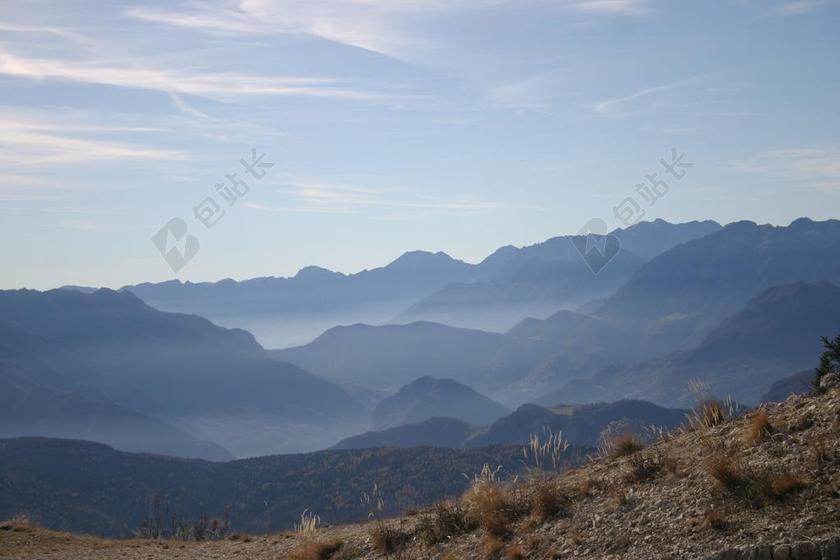 天空山脉景色背景图片