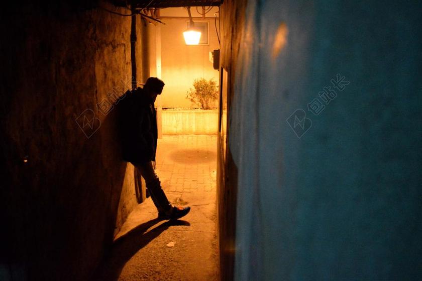 男人 巷子里 这颗星 塔碧莎 我认为 冬季 苍凉