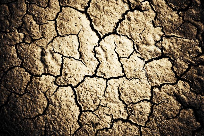 自然纹理干涸开裂的土地背景图片