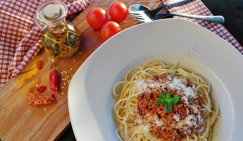 食物肉末西红柿意面背景图片