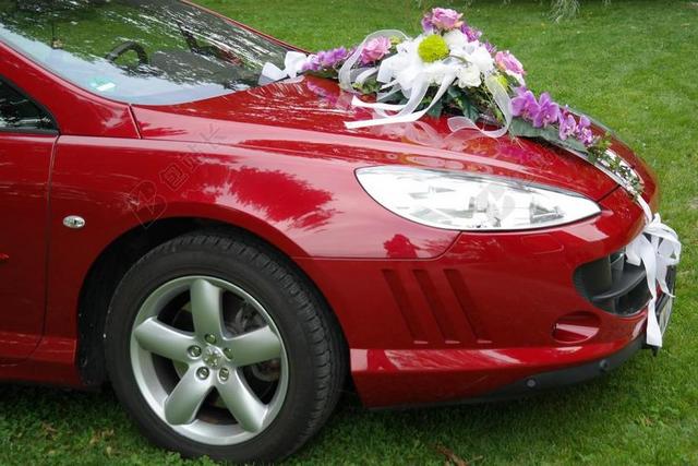 彩色汽车美丽汽车车头鲜花装饰婚车结婚汽车宣传背景图片