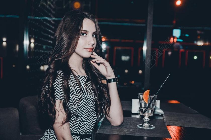 女孩 模型 美容 金发 年轻 纵向 女人 时尚 化妆品