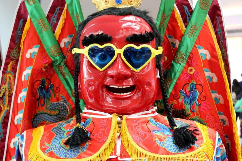 广告清新脸谱背景图片