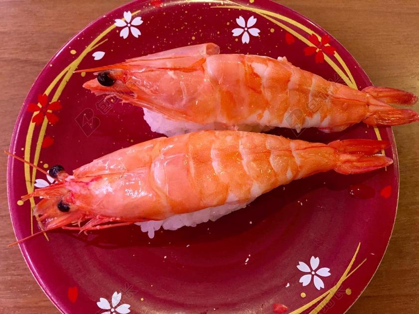 食物盘中的虾寿司背景图片