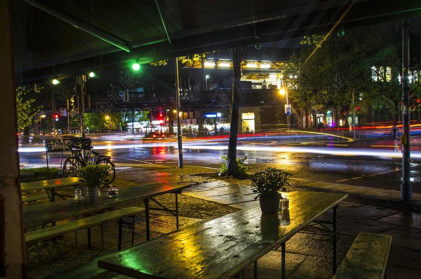 长时间曝光 夜间 夜 城市 德国 克罗伊茨贝格 湿 雨 交通