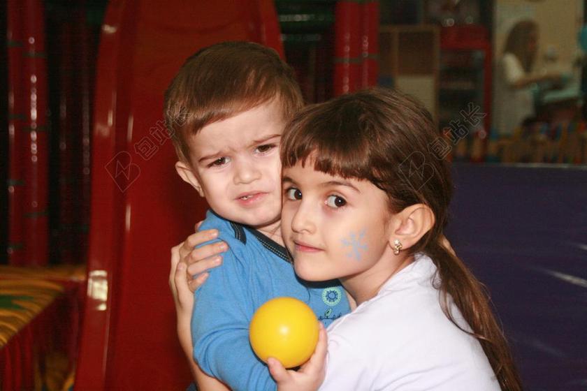 哥哥 妹妹 操场上 爱情 无辜 对