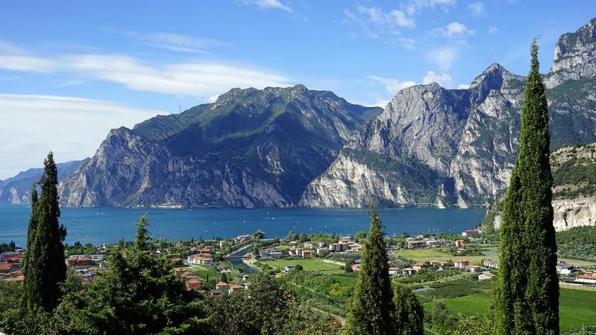 加尔达 LAGO DI GARDA 湖 性质 湖景 伦巴第大区