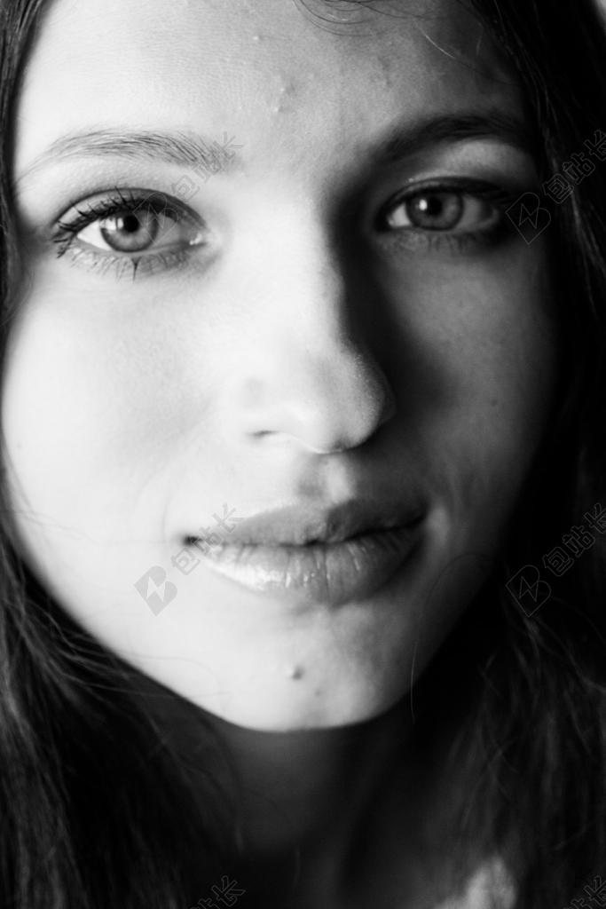 纵向 女孩 美容 人 一个女孩的肖像 拍照 黑白照片 视图