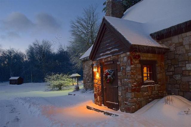 冬天 公园 石建筑 门口 窗口 树 日出 雪 冷 自然