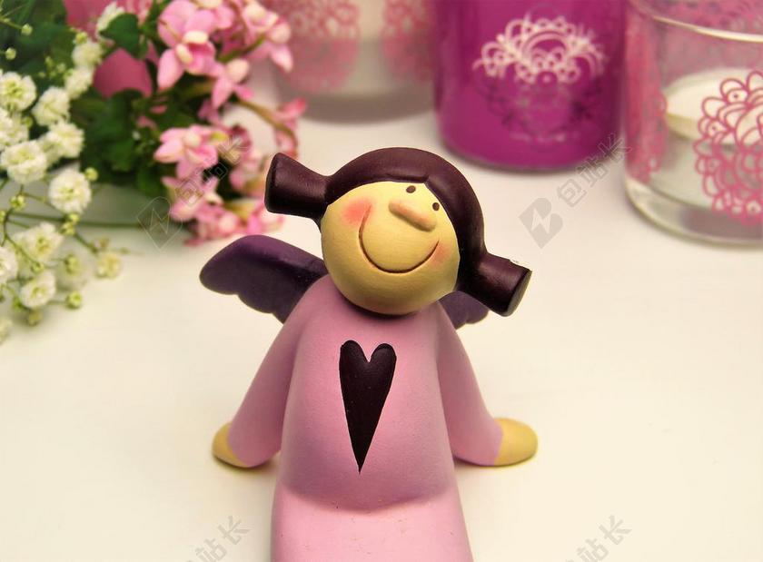 粉色陶瓷装饰天使背景图片