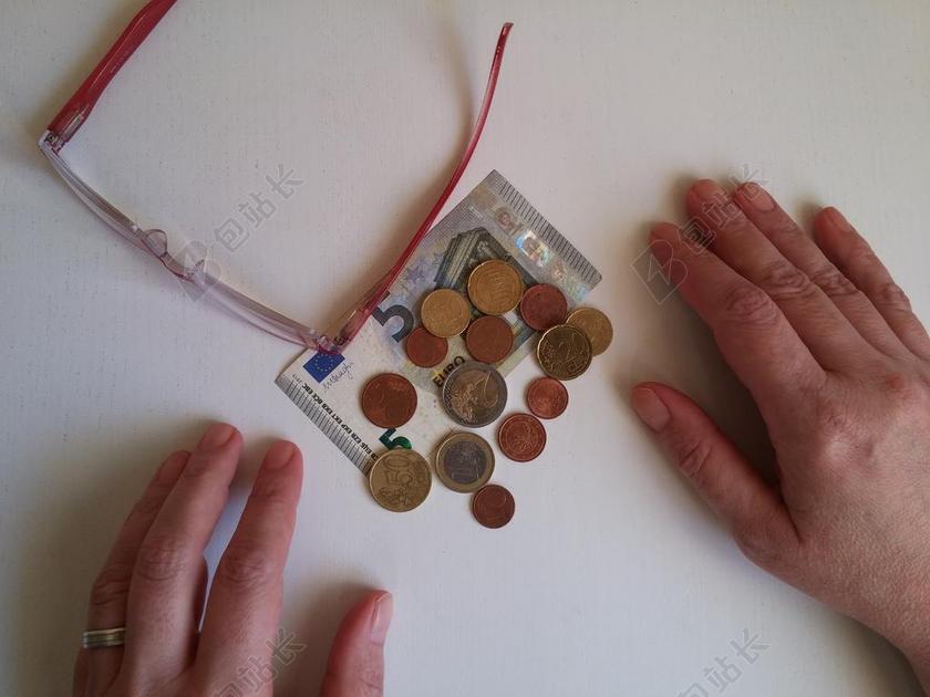 养恤金 养老金收入 收入 钱 财政部 报税表 会计 财富