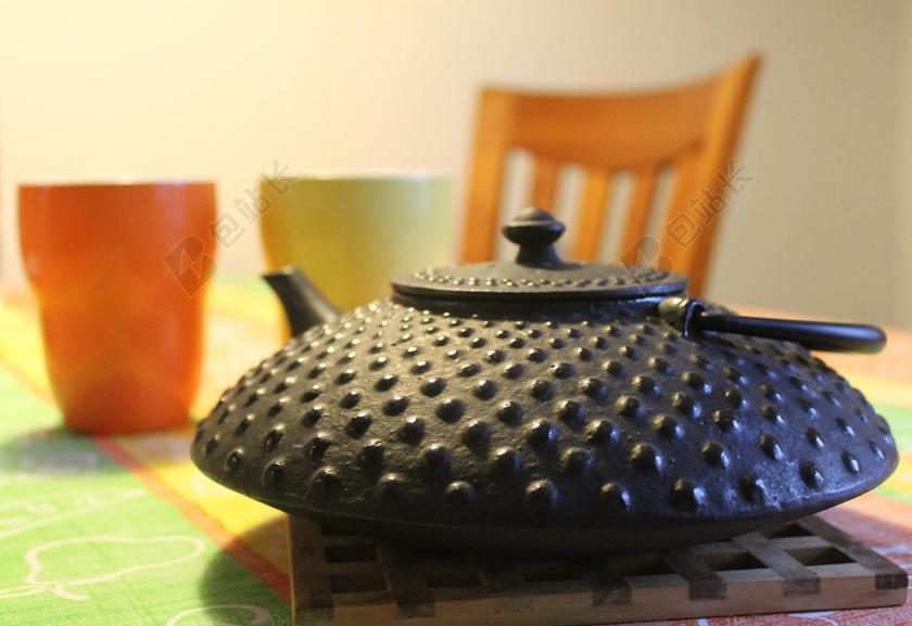 餐具传统黑色的茶壶背景图片