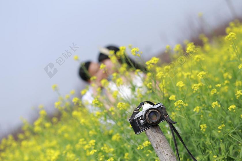 摄影浪漫户外自拍的情侣背景图片