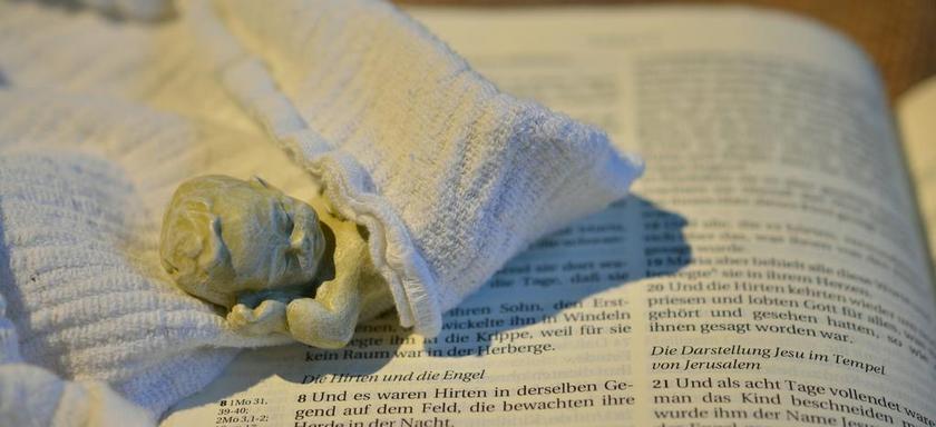 摄影唯美毛衣覆盖玩具背景图片