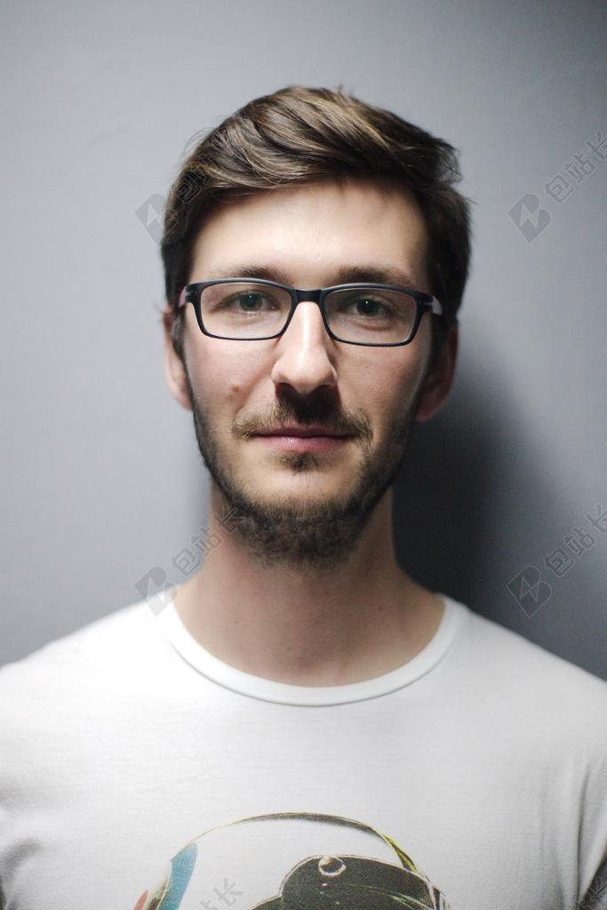 微笑 配置文件 脸 男性 肖像 年轻 人 眼镜