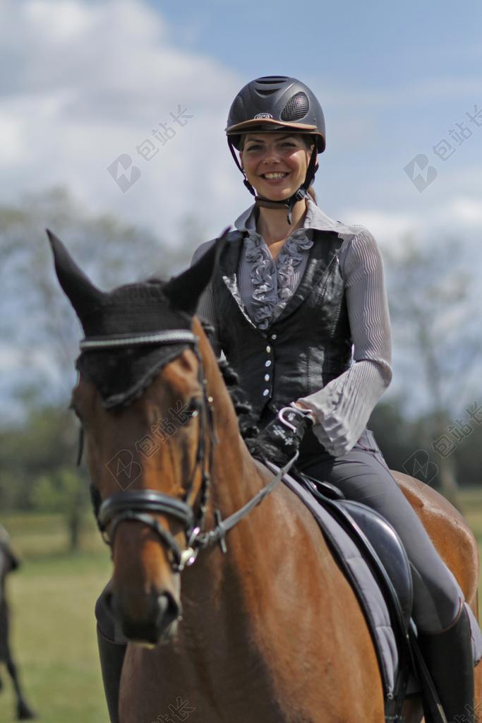 运动户外女骑士背景图片