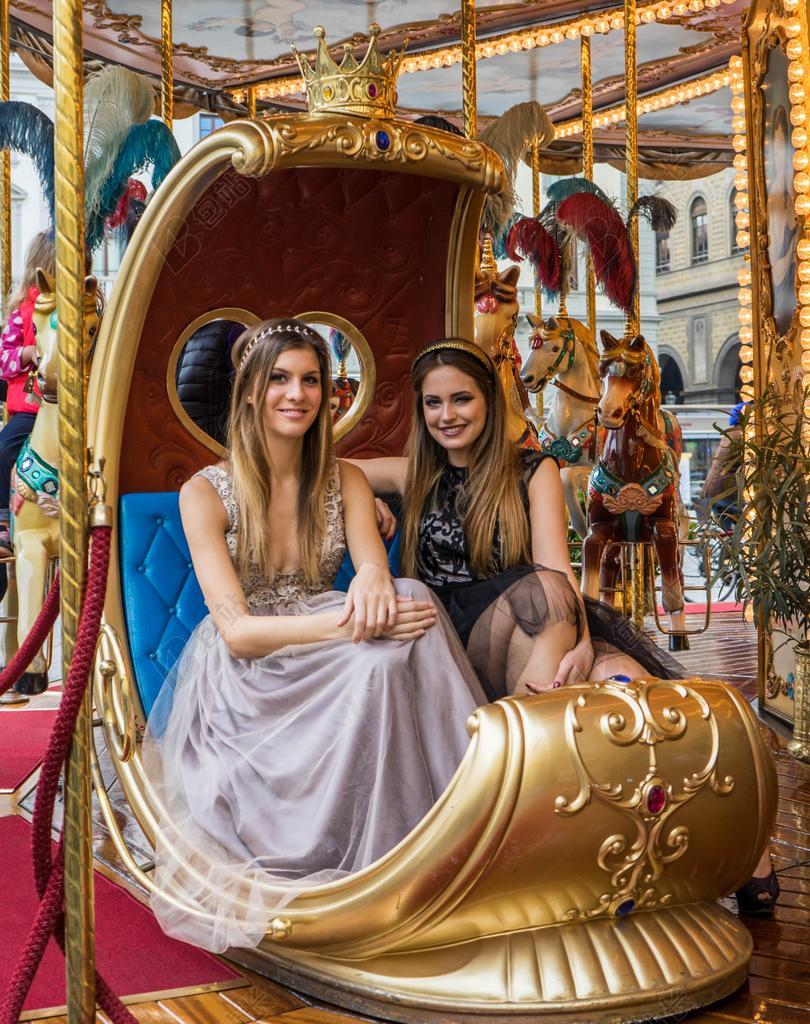 佛罗伦萨 旋转木马 人 女孩 年轻 女子 快乐 幸福的女人