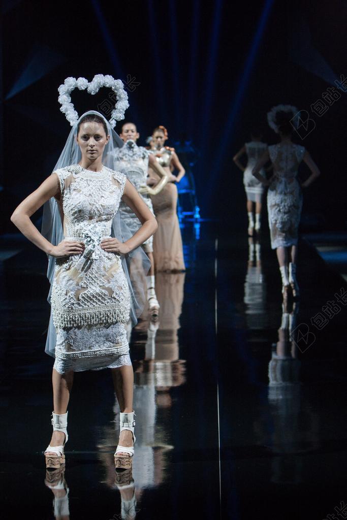 广告时尚模特时装秀背景图片