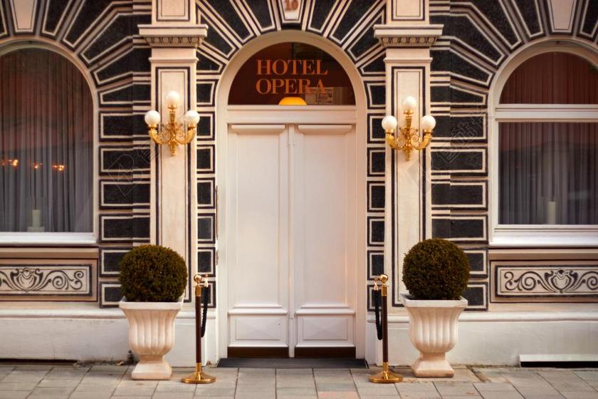 酒店白色的酒店大门背景图片